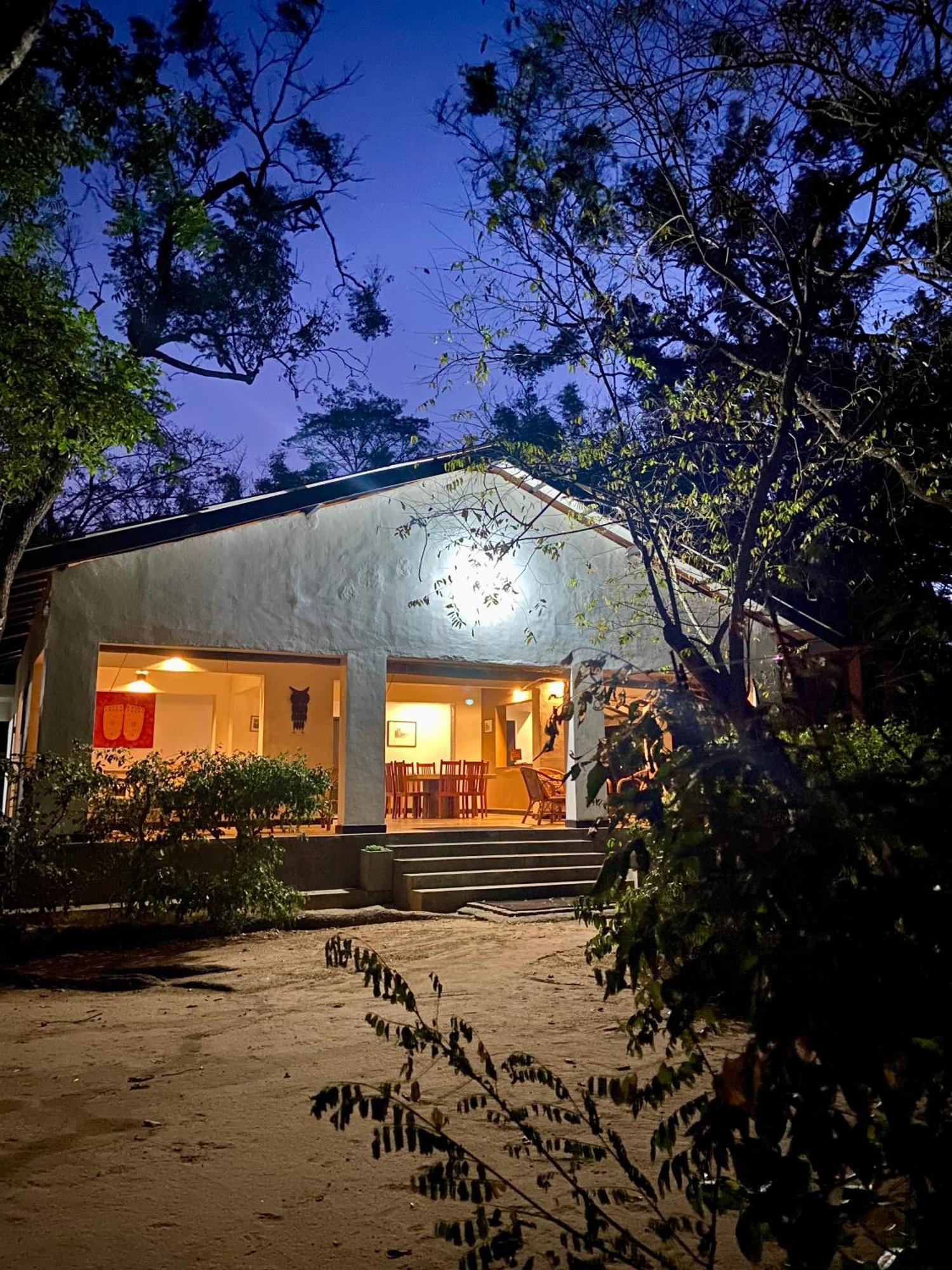 Waters Edge, Anuradhapura Villa Kültér fotó